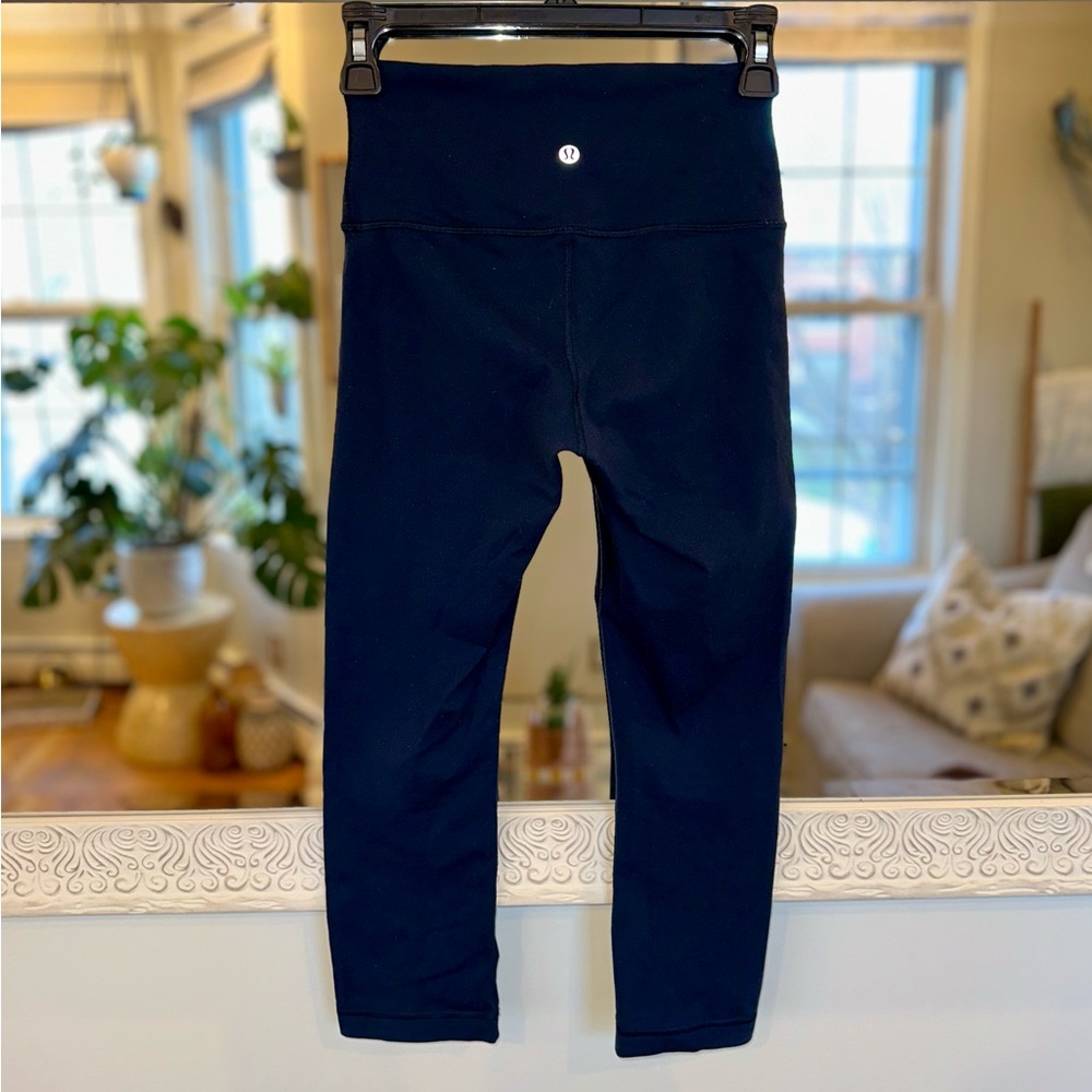 Lululemon Hi-Rise Wunder Under Dark Blue / Navy Blue Capri Leggings Pants Size 4